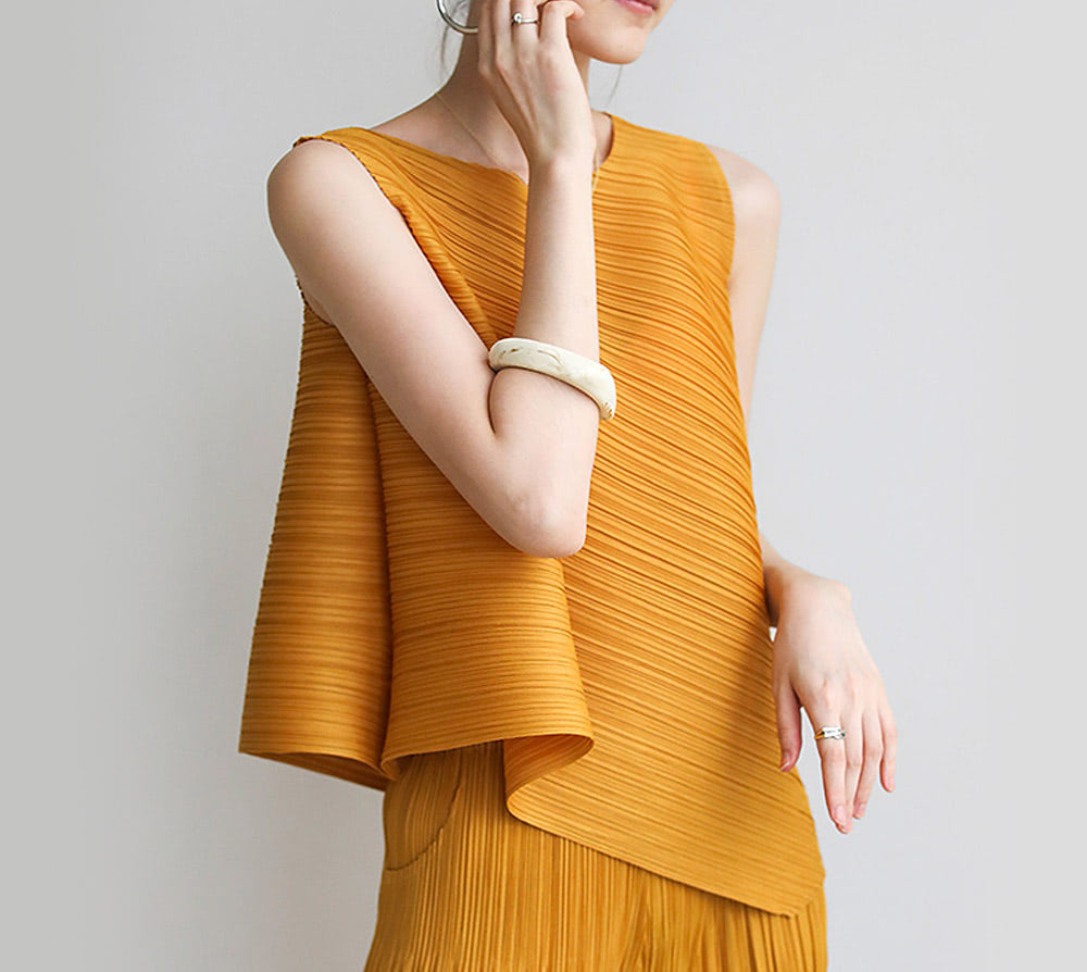 https://www.hypemother.com/images/product-clothes-pleats-irregular-tank-top-1.jpg