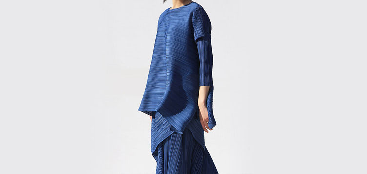 Issey Miyake Style Pleats V-Neck Top